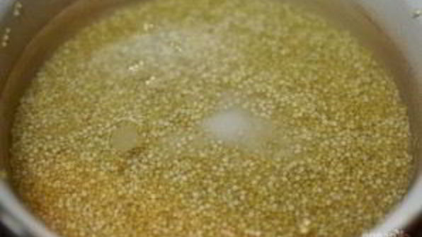 морской окунь с табуле из киноа