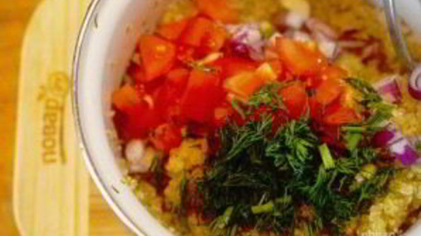 морской окунь с табуле из киноа