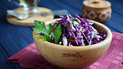 Очищающий салат из краснокочанной капусты