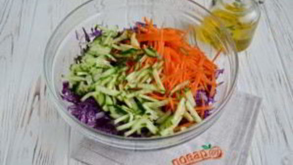очищающий салат из краснокочанной капусты