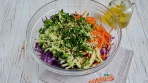 очищающий салат из краснокочанной капусты