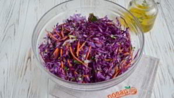 очищающий салат из краснокочанной капусты