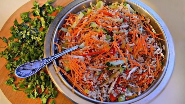 овощной салат с киноа