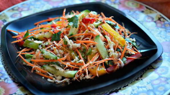 овощной салат с киноа