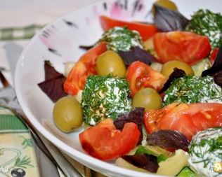 Овощной салат с творожными шариками Краски лета