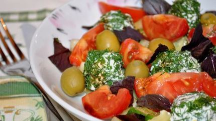 Овощной салат с творожными шариками Краски лета