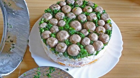 салат грибная поляна с шампиньонами