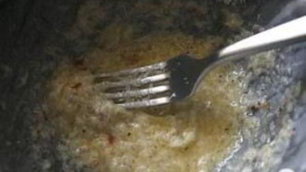 салат из кале с сыром и хлебом