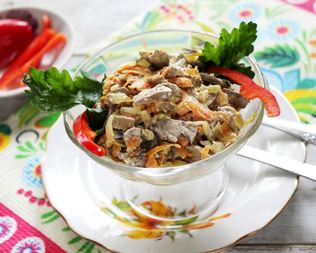 Салат из куриной печени с морковью