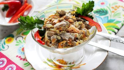 Салат из куриной печени с морковью