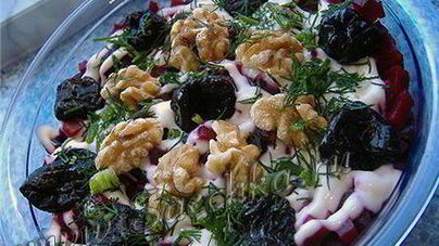 Салат из курицы и чернослива Гренадер