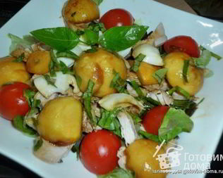 Салат из курицы и маринованного цукини