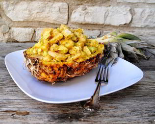 Салат из курицы с ананасом