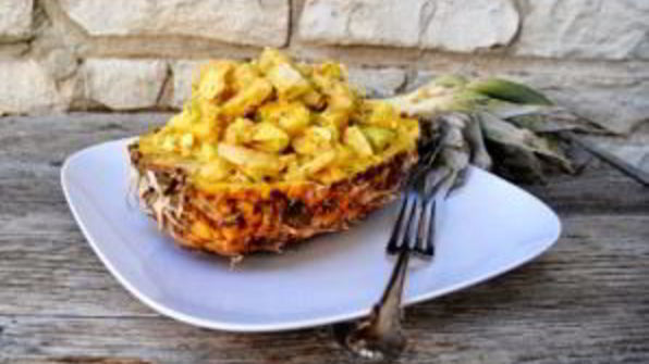 салат из курицы с ананасом