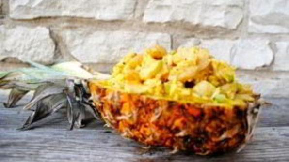 салат из курицы с ананасом