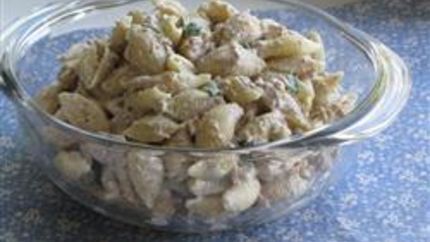 Салат из макарон и консервированного тунца
