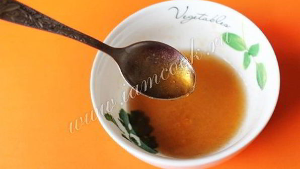 салат из морковки, огурца и яблока с кунжутом