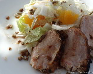 Салат из пекинской капусты с апельсином и куриной грудкой