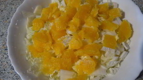 салат из пекинской капусты с апельсином и куриной грудкой