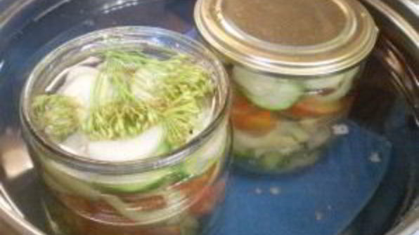 салат из помидоров и огурцов на зиму