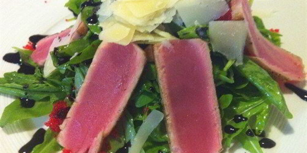 Рецепт салат из рукколы и тунца