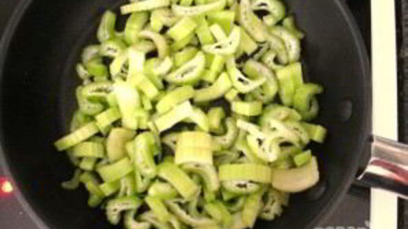 салат из сельдерея и яблок