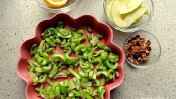 салат из сельдерея и яблок