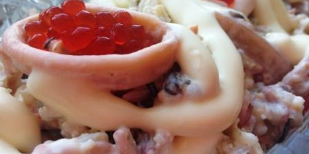 Рецепт салат морской коктейль с красной икрой