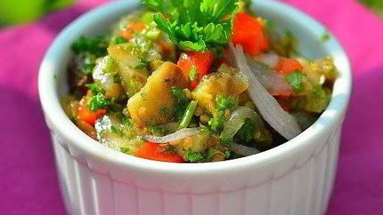 Салат с баклажанами и сладким перцем