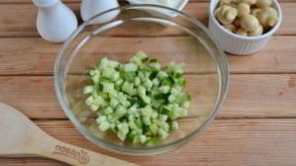 салат с говяжьим языком и грибами