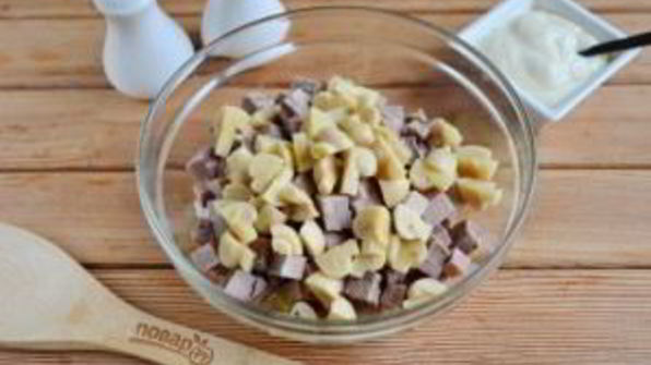 салат с говяжьим языком и грибами