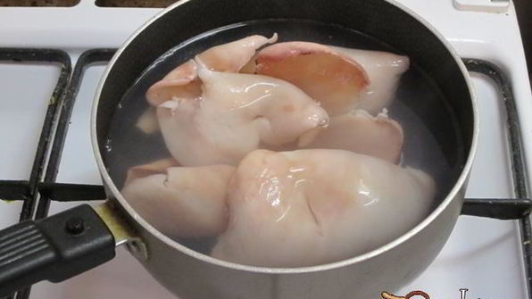 салат с кальмарами