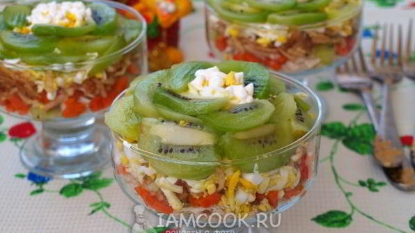 салат с киви и курицей