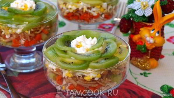 салат с киви и курицей