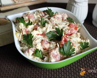 Салат с консервированным тунцом и плавленным сыром