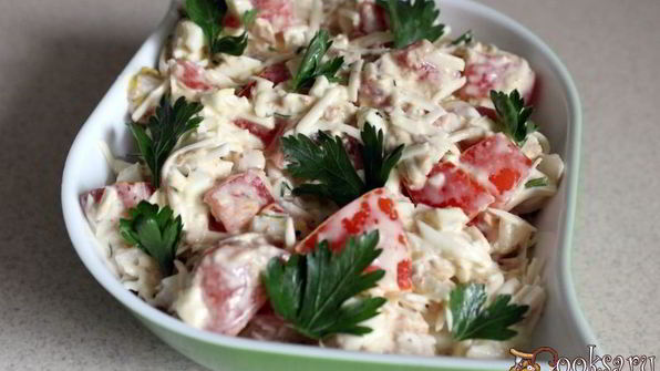 салат с консервированным тунцом и плавленным сыром