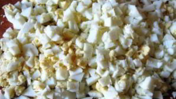 салат с копченым куриным окорочком