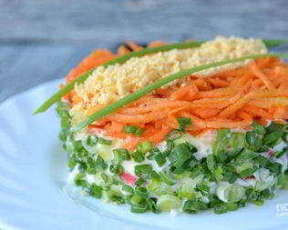 Салат с крабовыми палочками и корейской морковью