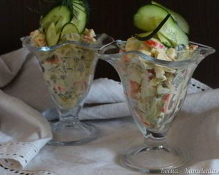 Салат с крабовыми палочками и сыром чечил