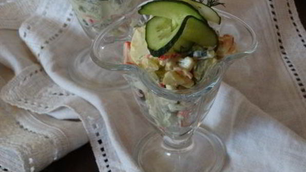 салат с крабовыми палочками и сыром чечил