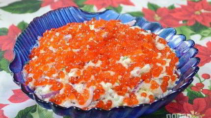 Салат с красной рыбой и икрой