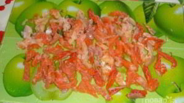 салат с красной рыбой и икрой