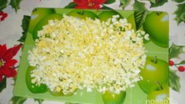 салат с красной рыбой и икрой