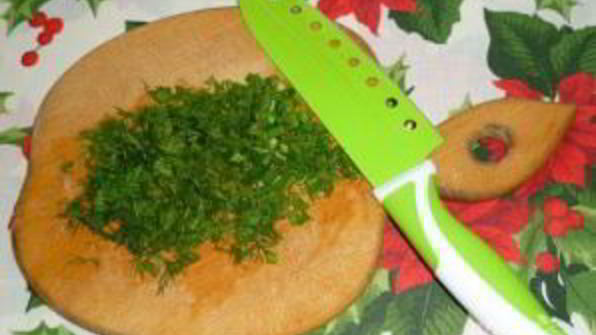 салат с красной рыбой и икрой