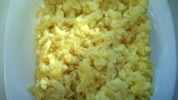 салат с креветками и красной икрой