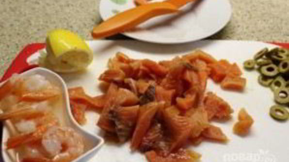 салат с креветками и овощами