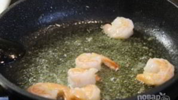 салат с креветками и овощами