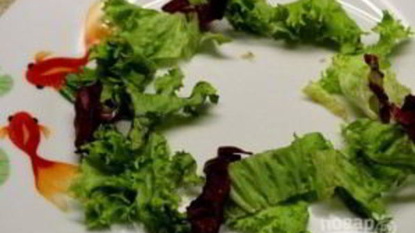 салат с креветками и овощами