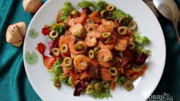 салат с креветками и овощами