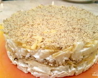 Салат с курицей, ананасами и грецкими орехами